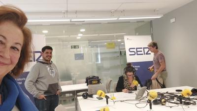 Charlando en las ondas